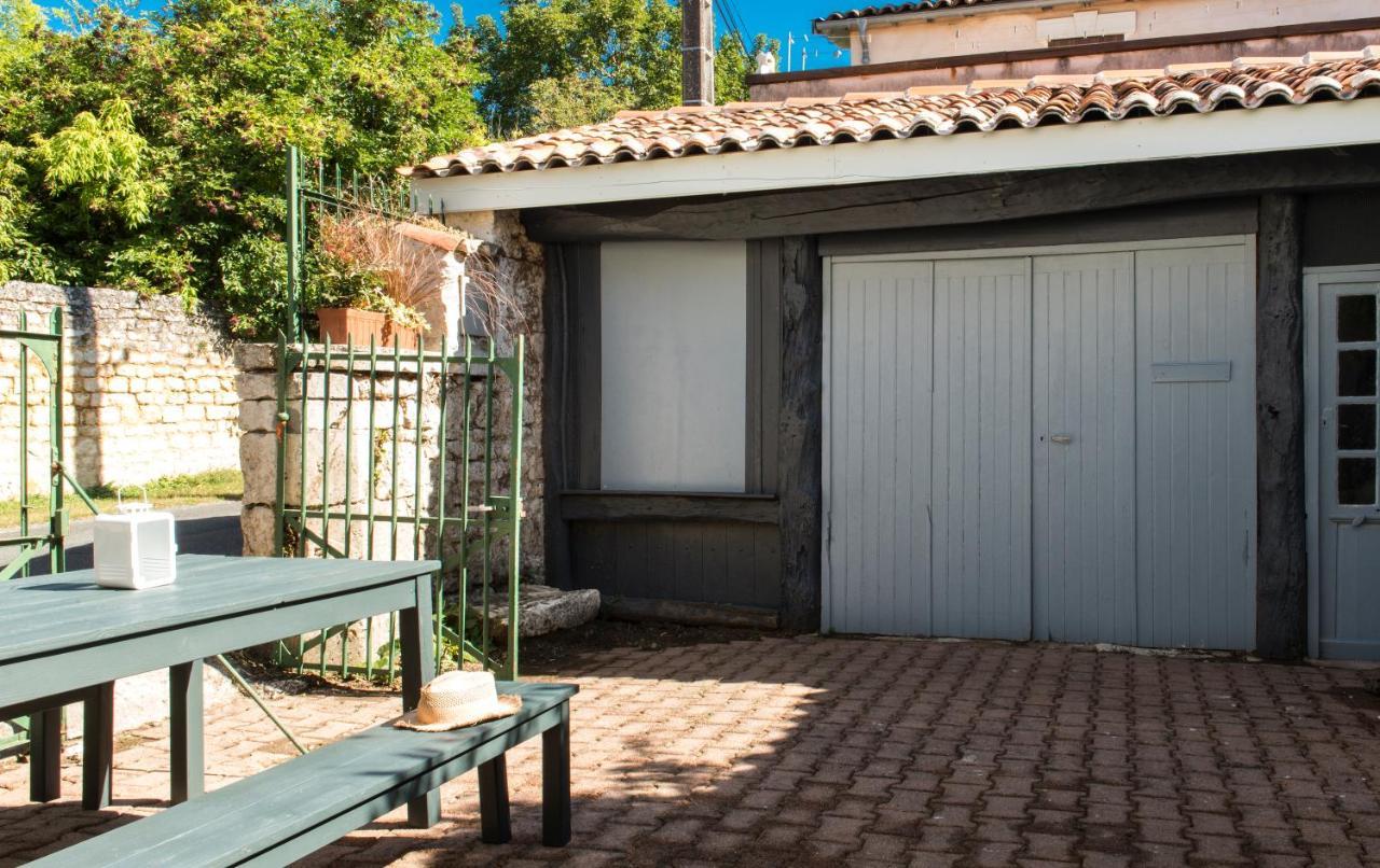 Gite Du Presbytere Port D'Envaux, Ravissante Maison De Charme 外观 照片