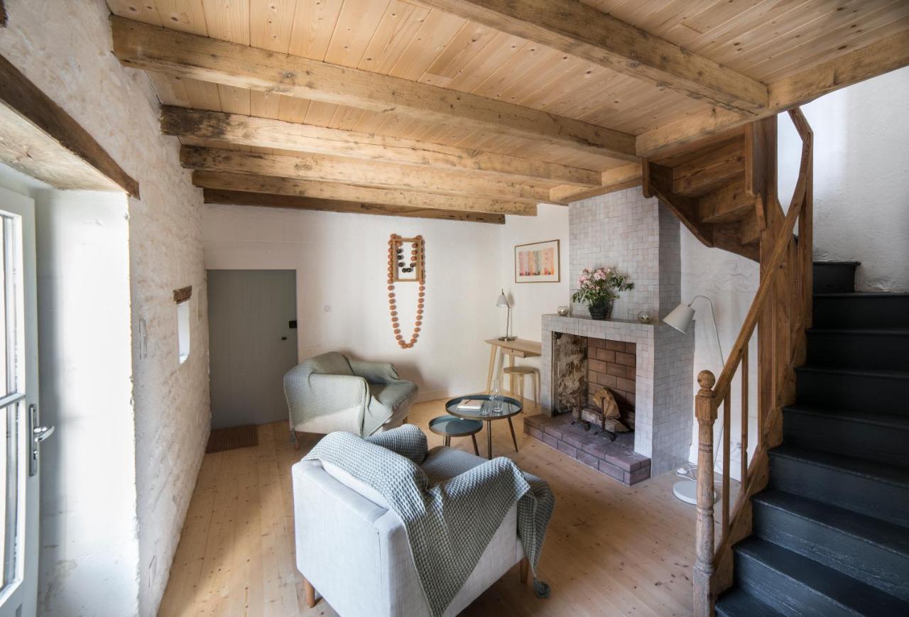 Gite Du Presbytere Port D'Envaux, Ravissante Maison De Charme 外观 照片
