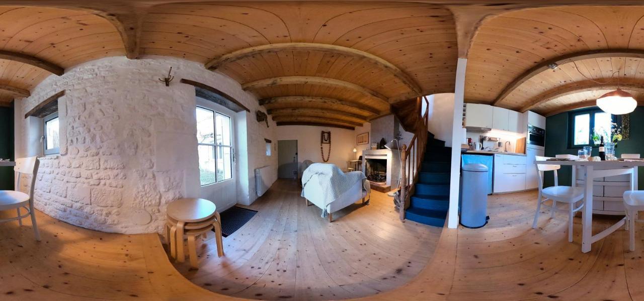Gite Du Presbytere Port D'Envaux, Ravissante Maison De Charme 外观 照片