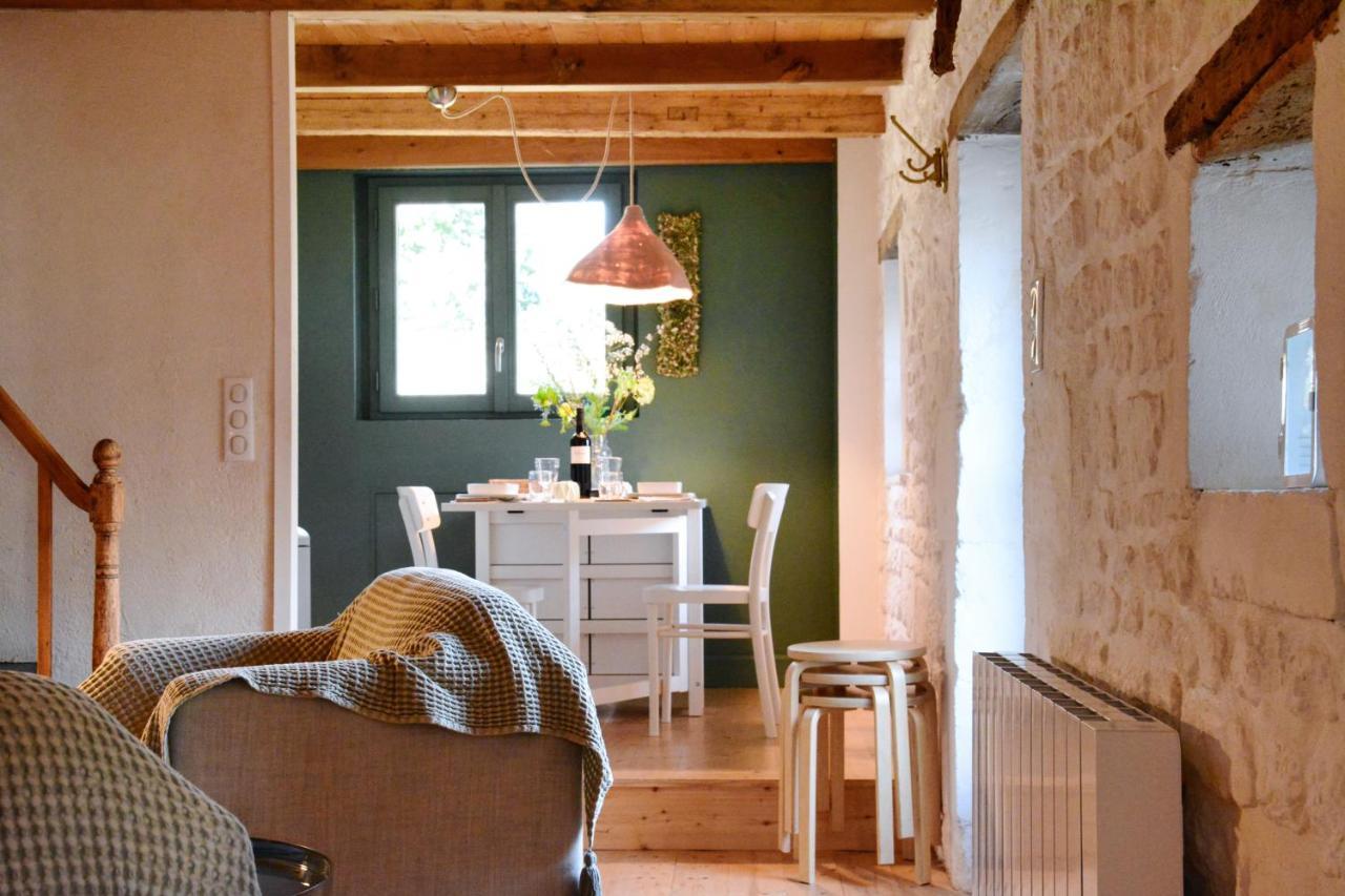 Gite Du Presbytere Port D'Envaux, Ravissante Maison De Charme 外观 照片
