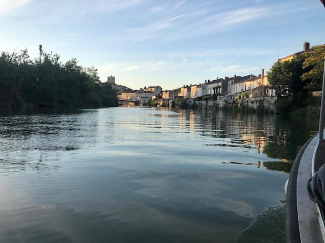 Gite Du Presbytere Port D'Envaux, Ravissante Maison De Charme 外观 照片