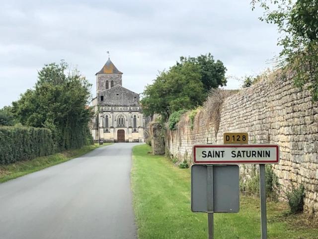 Gite Du Presbytere Port D'Envaux, Ravissante Maison De Charme 外观 照片