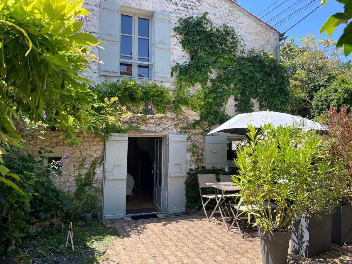 Gite Du Presbytere Port D'Envaux, Ravissante Maison De Charme 外观 照片