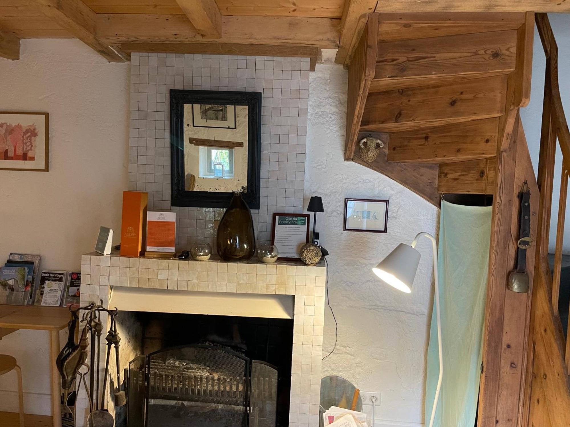 Gite Du Presbytere Port D'Envaux, Ravissante Maison De Charme 外观 照片