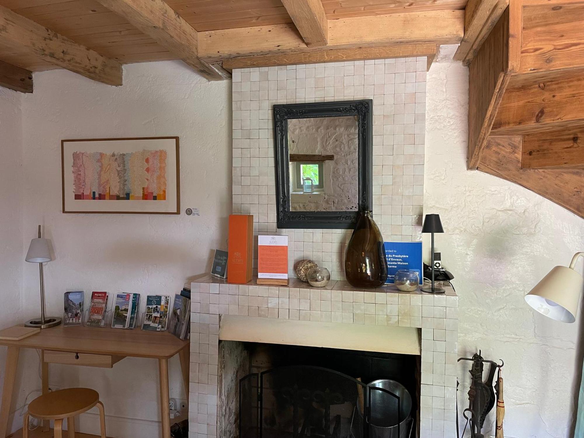Gite Du Presbytere Port D'Envaux, Ravissante Maison De Charme 外观 照片