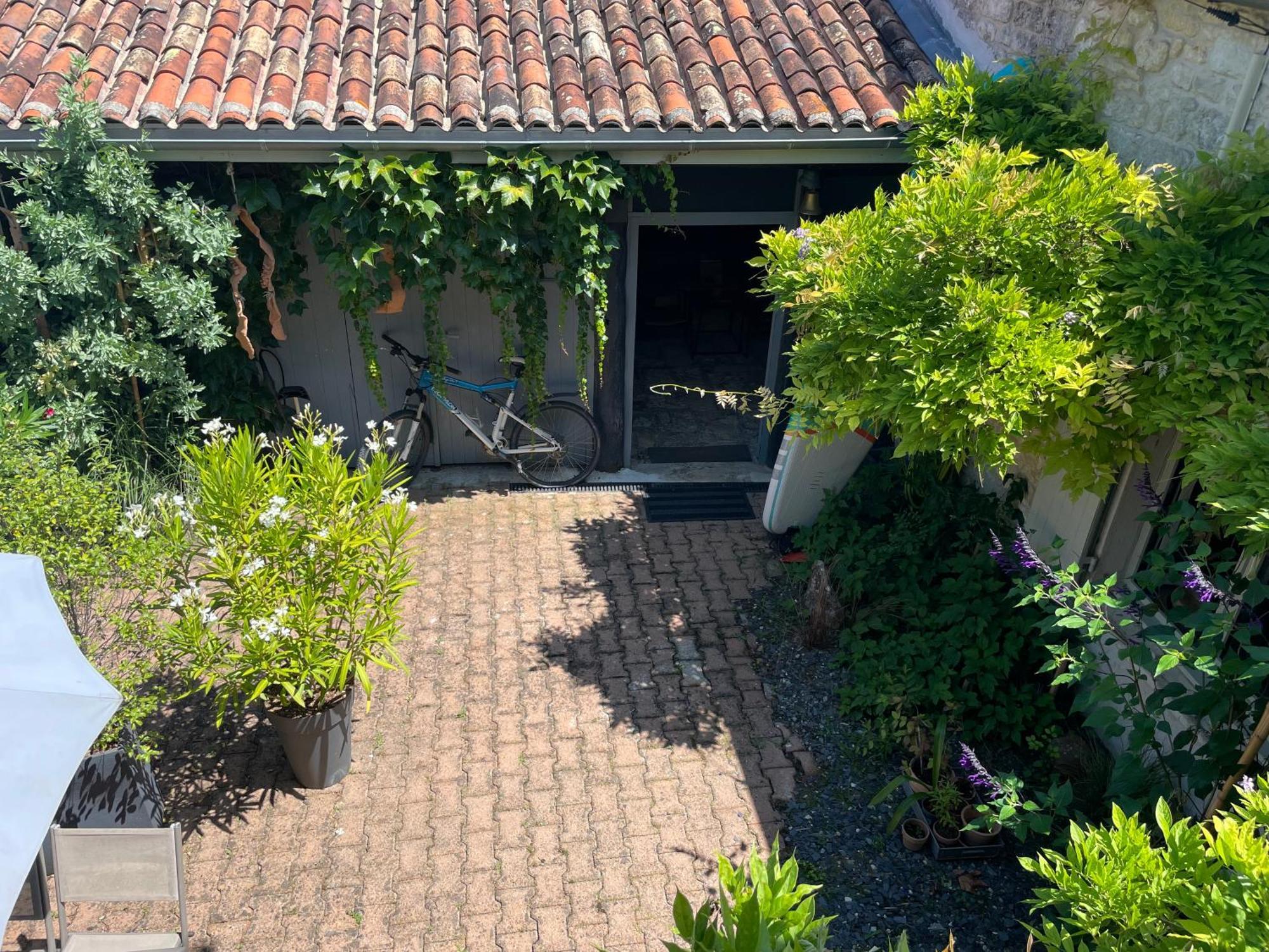 Gite Du Presbytere Port D'Envaux, Ravissante Maison De Charme 外观 照片